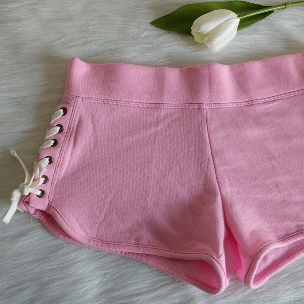 Size S🌺PINK VICTORIA'S SECRET SHORT.nwt - Picture 2 of 4